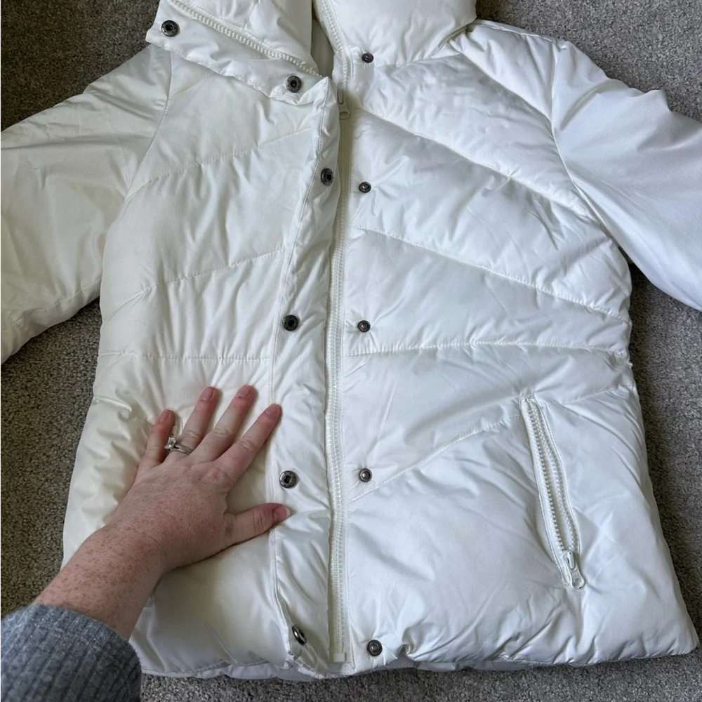 GAP Puffer Jacket in White - Picture 6 of 10